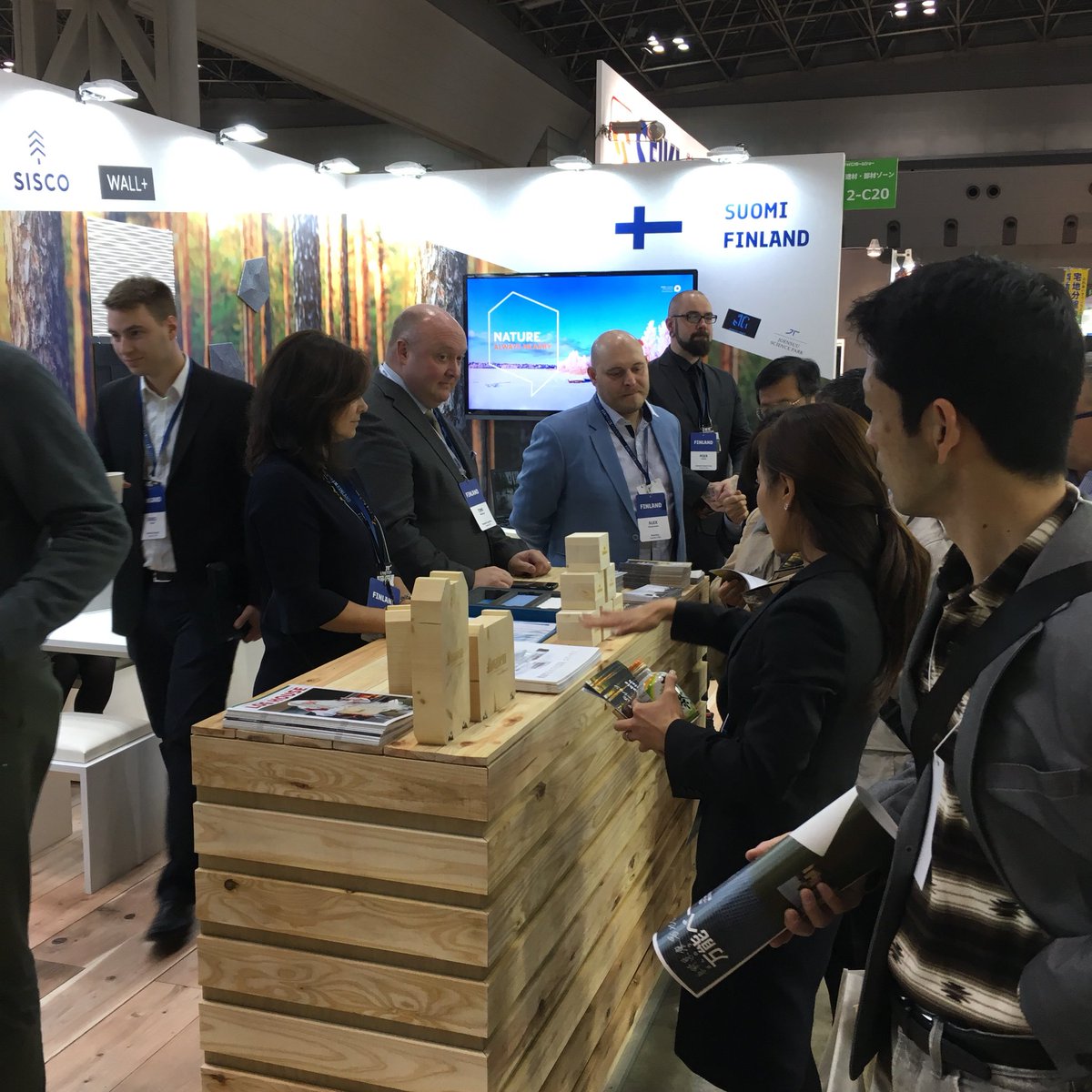 arihonkane's tweet photo. Convincing #Finnish know-how on wood construction and bioproducts at Japan Home & Building Show 2017 #WoodConstruction #puurakentaminen #Bioproducts #bioecofin @FinEmbTokyo @FinproFi @investinfinland https://t.co/uSh3s4chuT