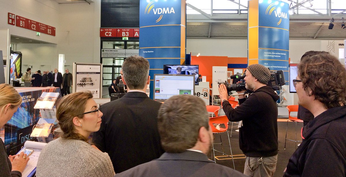 VDMAonline's tweet photo. VDMA Special Show Smart Data, Future Manufacturing @productronica -
Großes Interesse vom Filmteam wie Daten zukünftig zur Optimierung der Elektronikfertigung beitragen #prod17 #EMINT https://t.co/nAgDjvjItG
