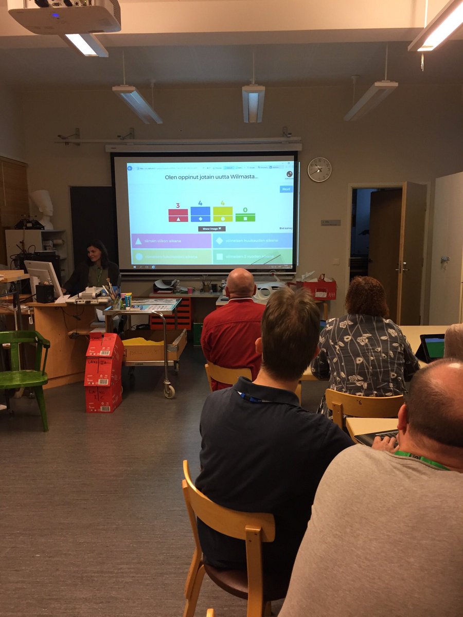 ipedailo's tweet photo. Savonlinnan Lyseon lukion opo Sara Jakonen hyödyntää Kahoottia kerätäkseen tietoa Wilmaan käytöstä📝 #ipedailo #ipedailo2017 #kahoot https://t.co/ex4QE7VtPl