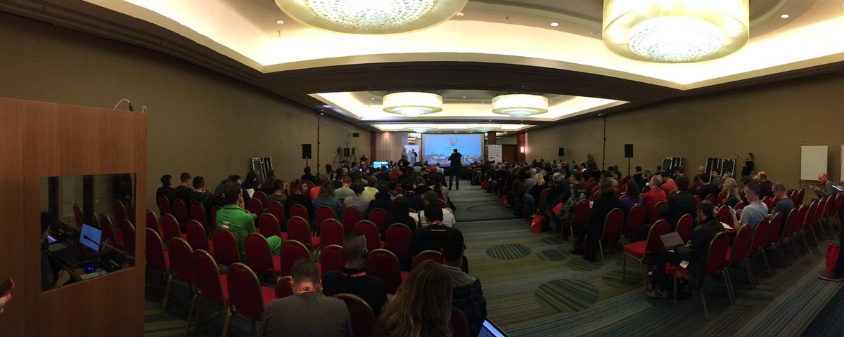 The <a href="/joomla/">Joomla!</a> World Conference 2017 just started! With live translations for the Italians, great! #jwc17