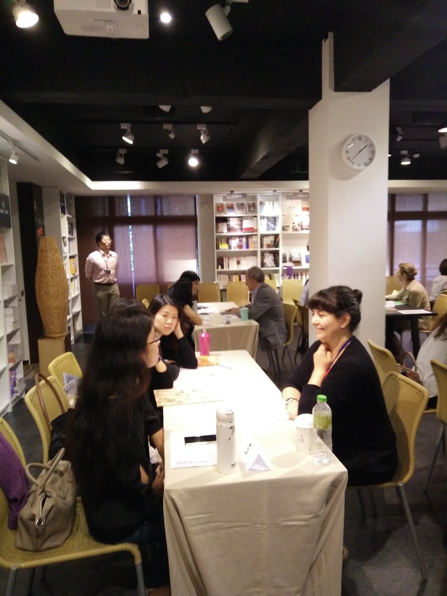 booksfromtaiwan's tweet photo. Highlight of day 5: Speed-pitching session! (Looking just like an international book fair) #TRW2017 https://t.co/gOvPvCNChY