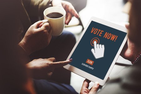 De digitale democratie is in opkomst. Burgers laten digitaal hun stem horen over het beleid. Hoe werkt online burgerbetrokkenheid in de praktijk? bit.ly/2mEwTXR #DvdLD <a href="/cadat/">Mellouki Cadat-Lampe (hij/hem)</a> <a href="/daandebruijn1/">daan de bruijn</a> <a href="/Brechtje_/">Brechtje</a>