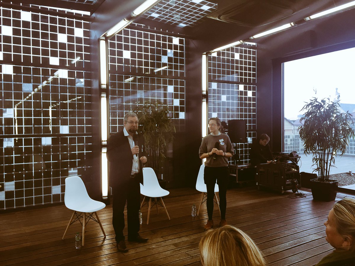 microdon_fr's tweet photo. Place au 2e témoignage de cette matinée avec @phenixfr et les @Galeries_Laf #Solidaretail https://t.co/71Pt1Cl8ul
