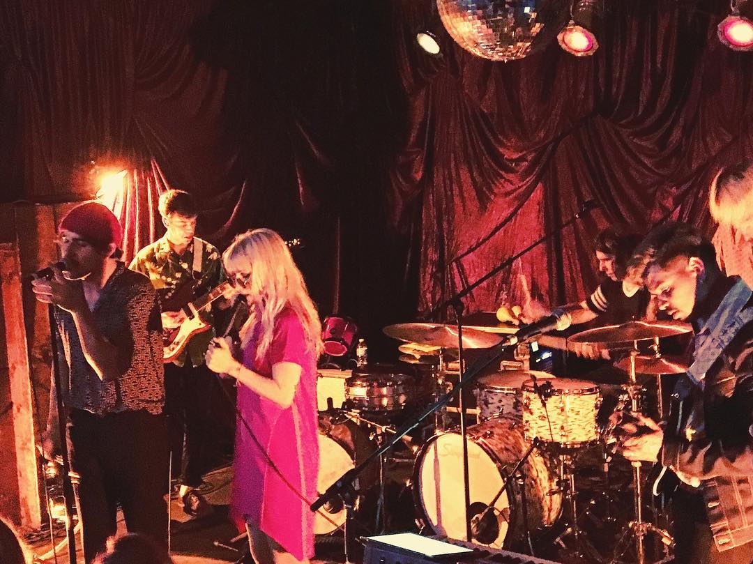 📷| HalfNoise se apresentando ontem em Nashville no 'The End'.

[HalfNoise performing yesterday in Nashville at 'The End'.]