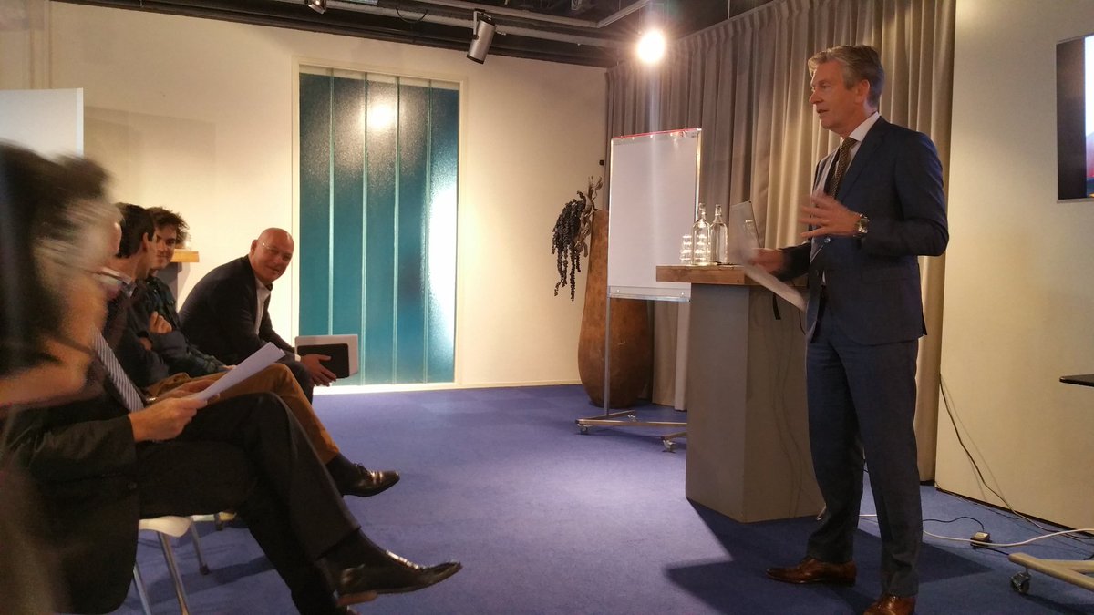 OpenOverheidNL's tweet image. Eric Stokkink van @MinBZK opent de sessie 'Besturen in een Open Overheid. Hoe doe je dat?' #NuOpen #DvdLD