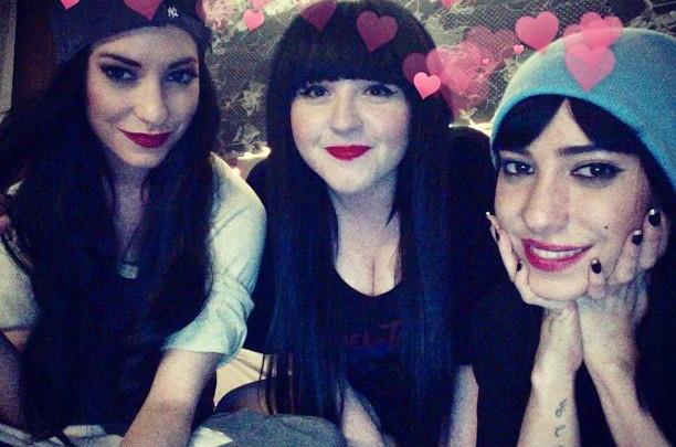 LoveTheVs's tweet photo. Have a cute picture with @Lisa_Veronica & @Jessicaveronica? Tweet me it! I wanna see ๐๐ธ I'm seeing a lot of sadness in the vfamily, lets share some love โจ #ImAVeronica https://t.co/Of6RjTNvpD
