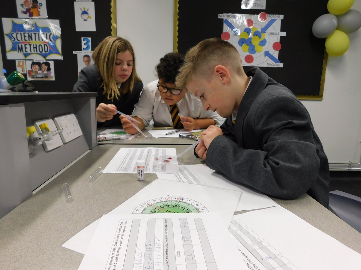 STEM_WOW's tweet photo. @AureusSchool yesterday using forensic genetics to discover the thief who stole the moonstone! #STEAM skills #generationmotivation https://t.co/ctwZlWmM5x