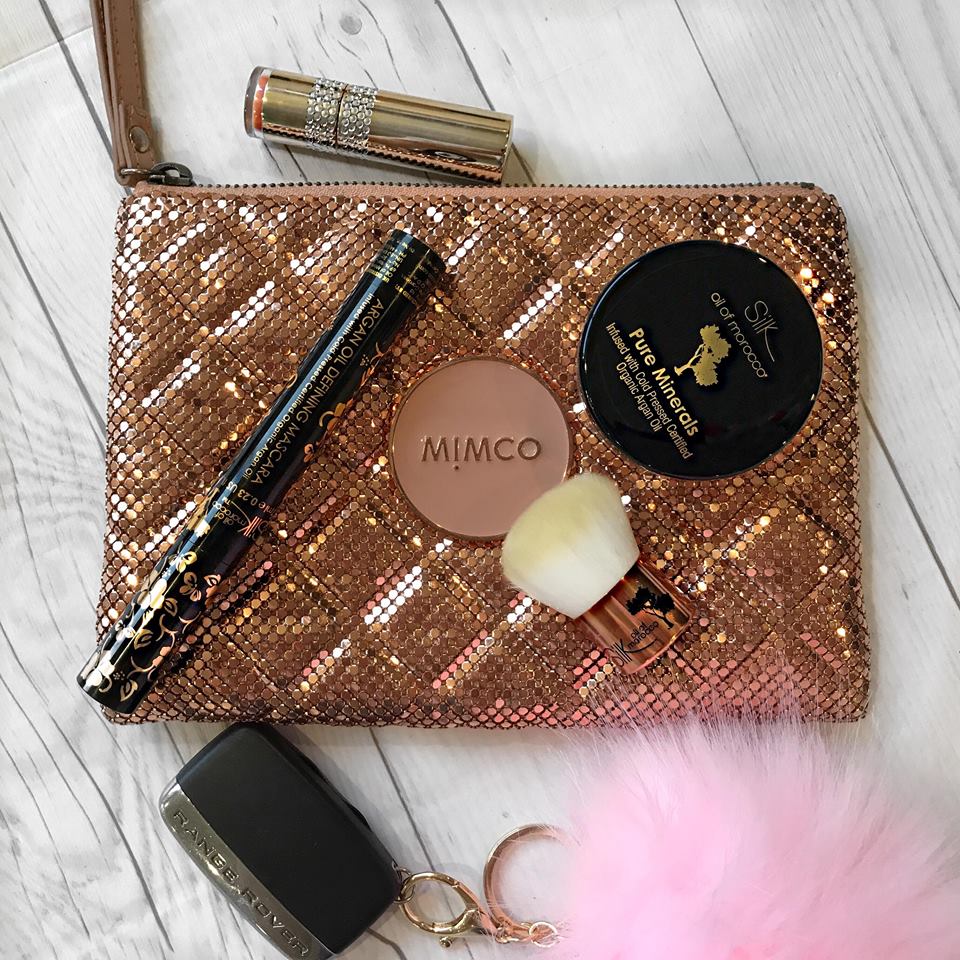 oilofmorocco's tweet photo. #CLUTCHESSENTIALS Fit all your touch-up make-up & MORE in your clutch. NEW 3g Mini Mineral Powders now available! Pair with our adorable Mini Kabuki and you're all set! SHOP | https://t.co/p8o6QJcYqS https://t.co/eKS1VuRbVr