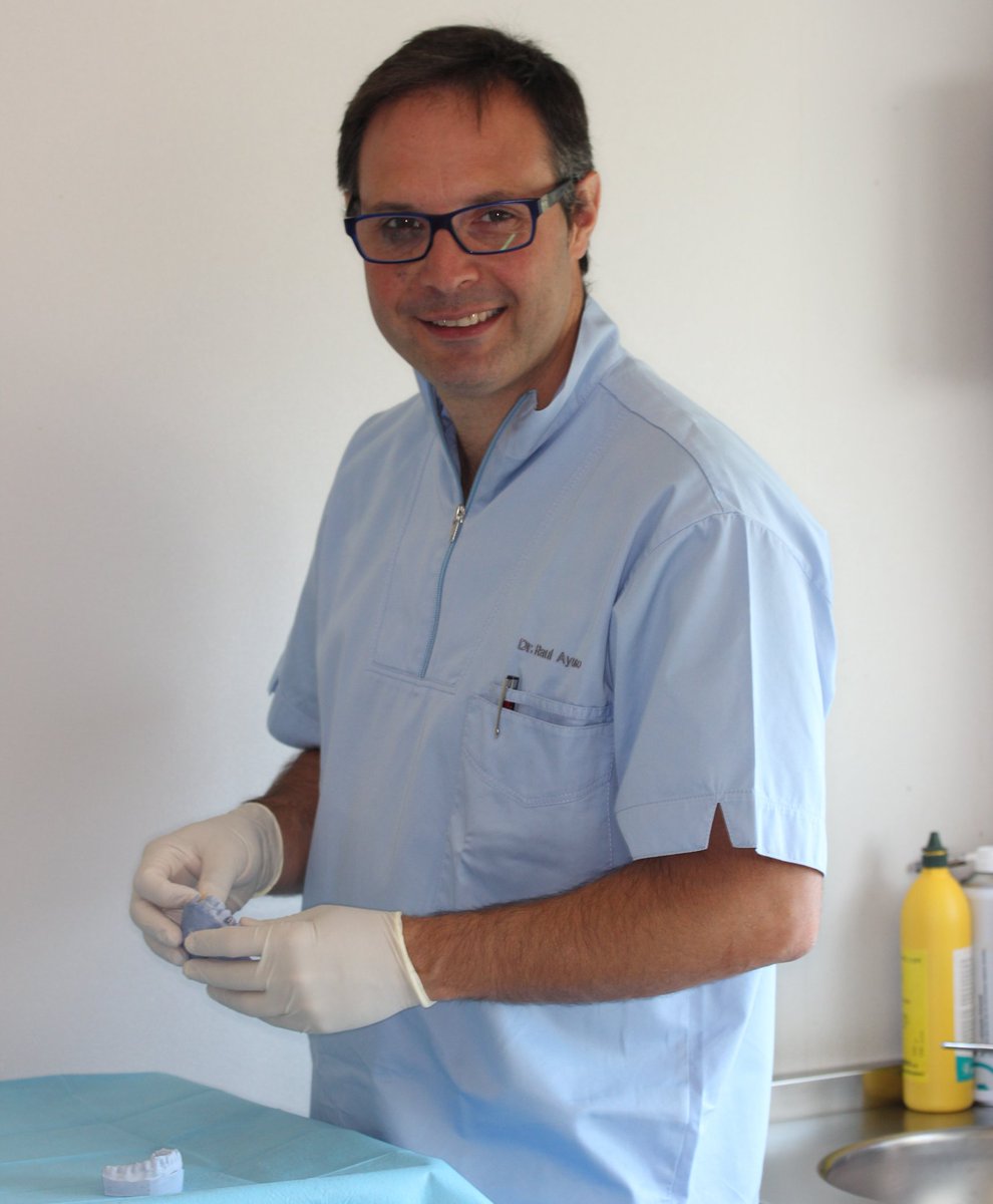 El Dr. <a href="/AyusoMontero/">Raúl Ayuso Montero</a> aporta ilusión y polivalencia a nuestra candidatura. 
Conoce nuestro proyecto en coecfort.com
VOTA #UnCOECfort