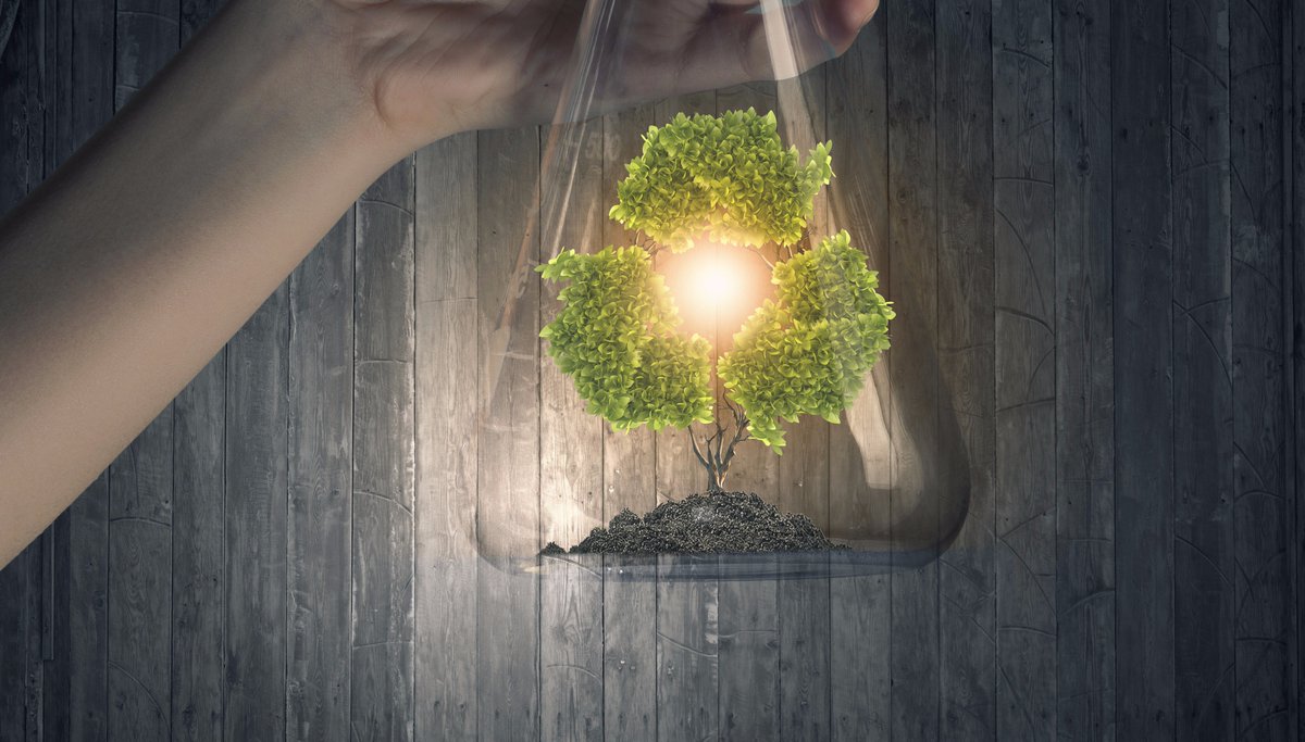 BowlPhishGlass's tweet image. Using recycled glass helps to reduce air pollution by 20%. 
Our beautiful bespoke glass designs are made using recycled glass, created to help the planet with style. #CreativeByDesign #RecycleMore #SaveThePlanet