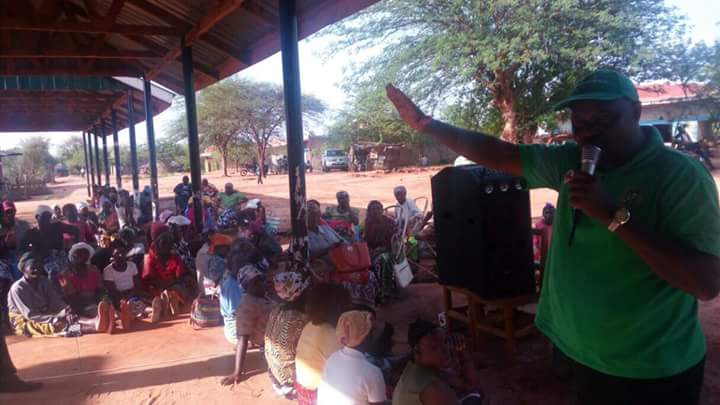 Wathenzau's tweet photo. I launched cotton seeds distribution in Tseikuru town,  Maseki and Ngomeni  in Mwingi North Sub County. 

The initiative is jointly funded through a partnership between the County Government Of Kitui,  Meru and Kitui Ginneries and the Directorate of Fibre Crops. https://t.co/aptZFITpd9