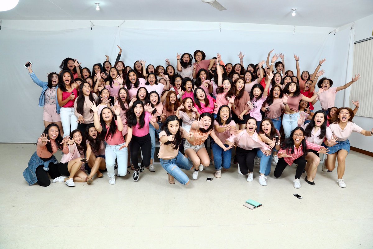 chellataizaa's tweet photo. Ang ingay kasi ang saya ☹️ namiss ko high school ng slight HAHAAH wahuu ADMUxMCHS #Pink2014 #gradwaiting https://t.co/WnjfvB5lXk