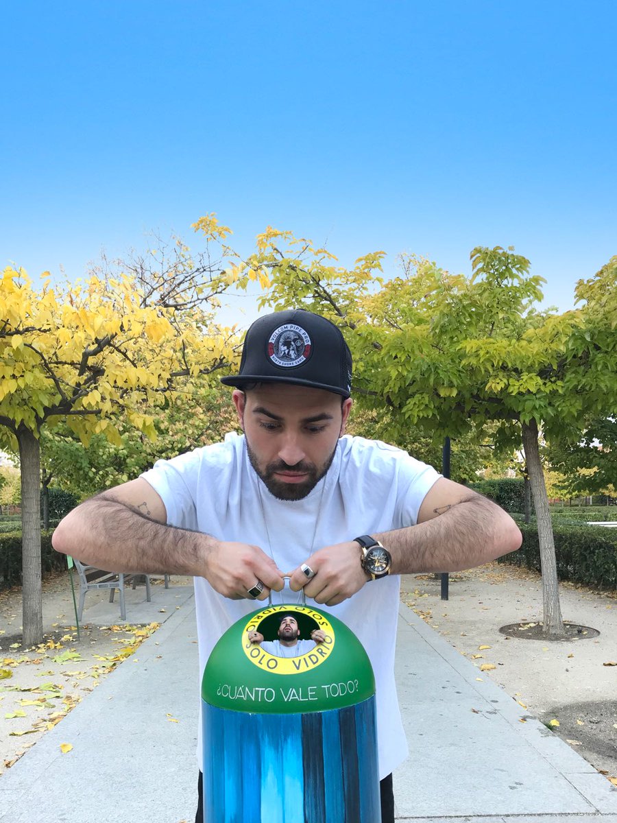 TheContentClub_'s tweet photo. ¡Como molan los #miniglus personalizados de @ecovidrio ! Se pueden comprar en https://t.co/9KQYLeKJJQ  y es guay porque con la compra de los miniglúes se ayuda al medio ambiente y todo el dinero recaudado va a causas sociales ♻ #Ecólatras https://t.co/tp718mWeJJ