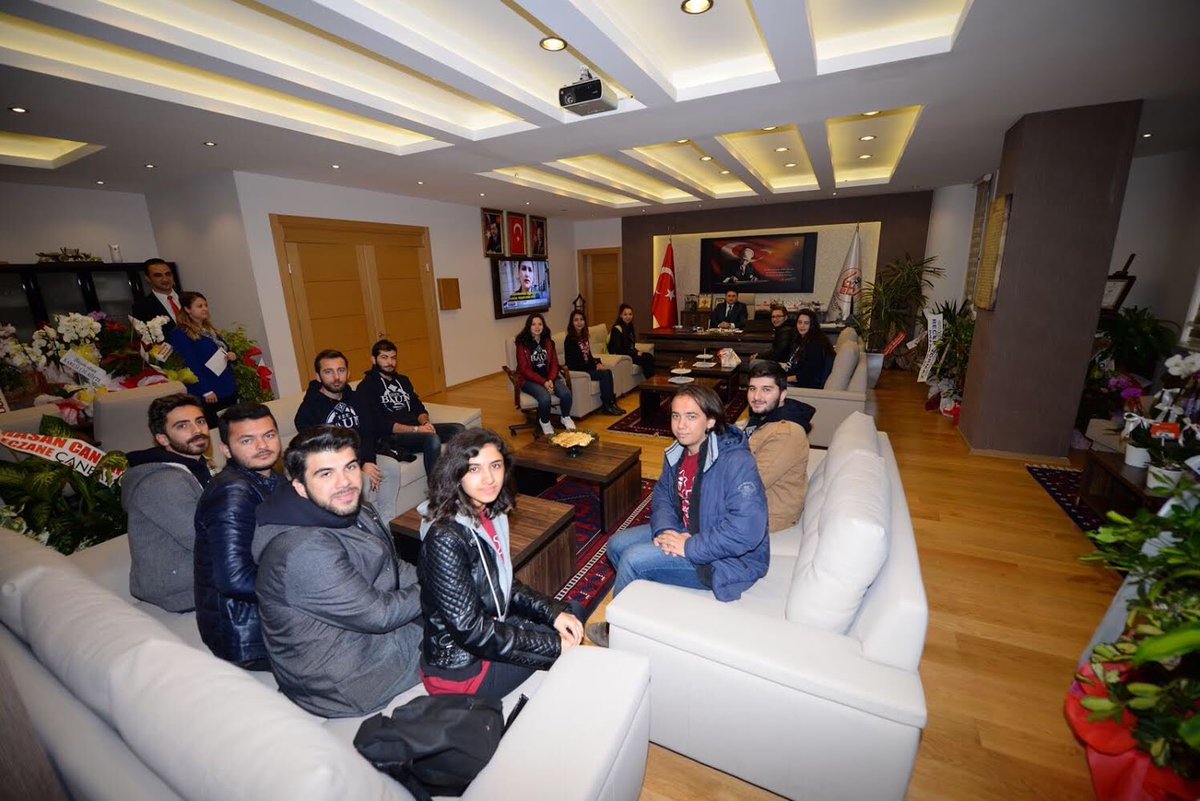 ieeebaunsb's tweet image. Balikesir Altieylul Belediyesi Başkanı @baskanhasanavci &apos;ya yeni görevinde başarılar dilemek için ziyarete gittik. Kendisine topluluğumuzu tanıtıp yıl içerisindeki planlarımızdan bahsettik. Bizleri kırmayıp makamına kabul ettiği için kendisine teşekkür ederiz.