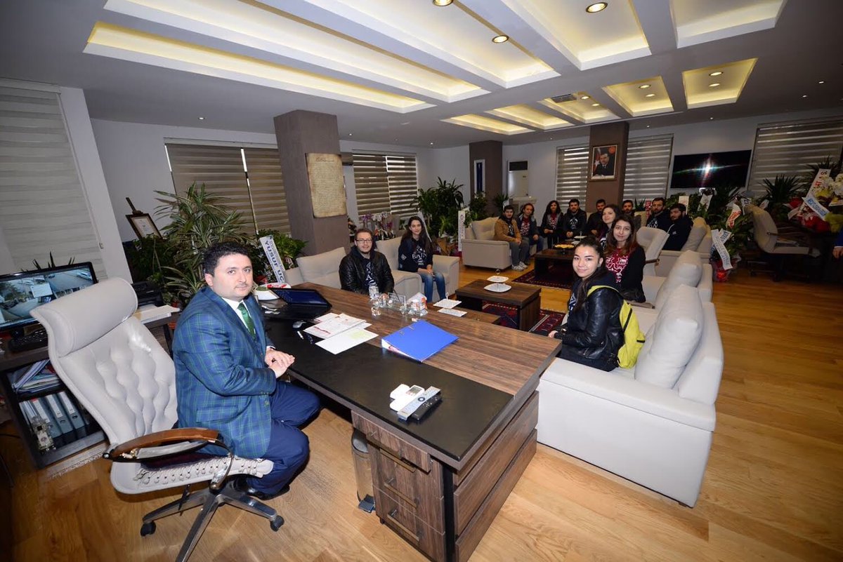 ieeebaunsb's tweet image. Balikesir Altieylul Belediyesi Başkanı @baskanhasanavci &apos;ya yeni görevinde başarılar dilemek için ziyarete gittik. Kendisine topluluğumuzu tanıtıp yıl içerisindeki planlarımızdan bahsettik. Bizleri kırmayıp makamına kabul ettiği için kendisine teşekkür ederiz.