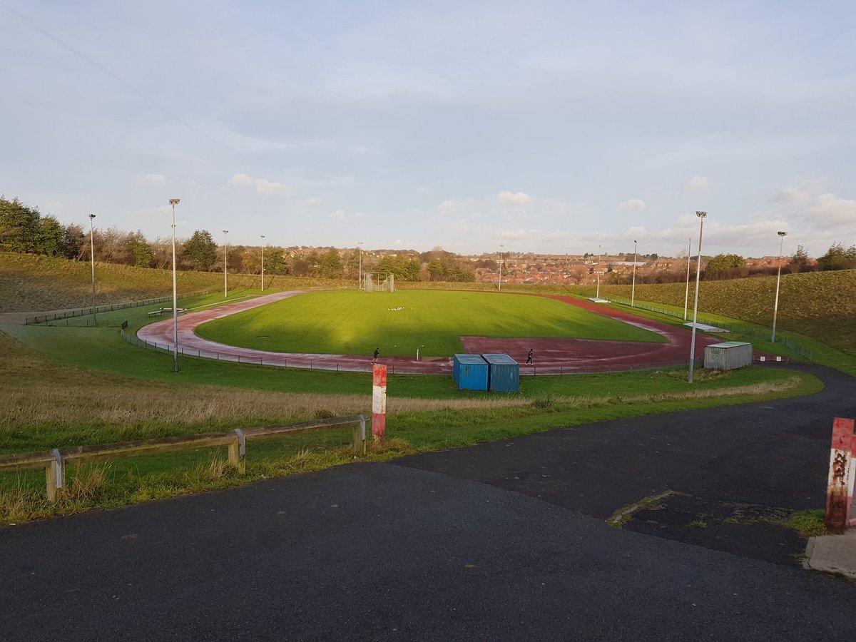 iFiX_Durham's tweet photo. #hillsprints and #tracksprints for the phone Fixer this morning. Very Fresh👍👌 @bradsaunders86 where you at?? 😁😙 https://t.co/q6v1uzP9U2