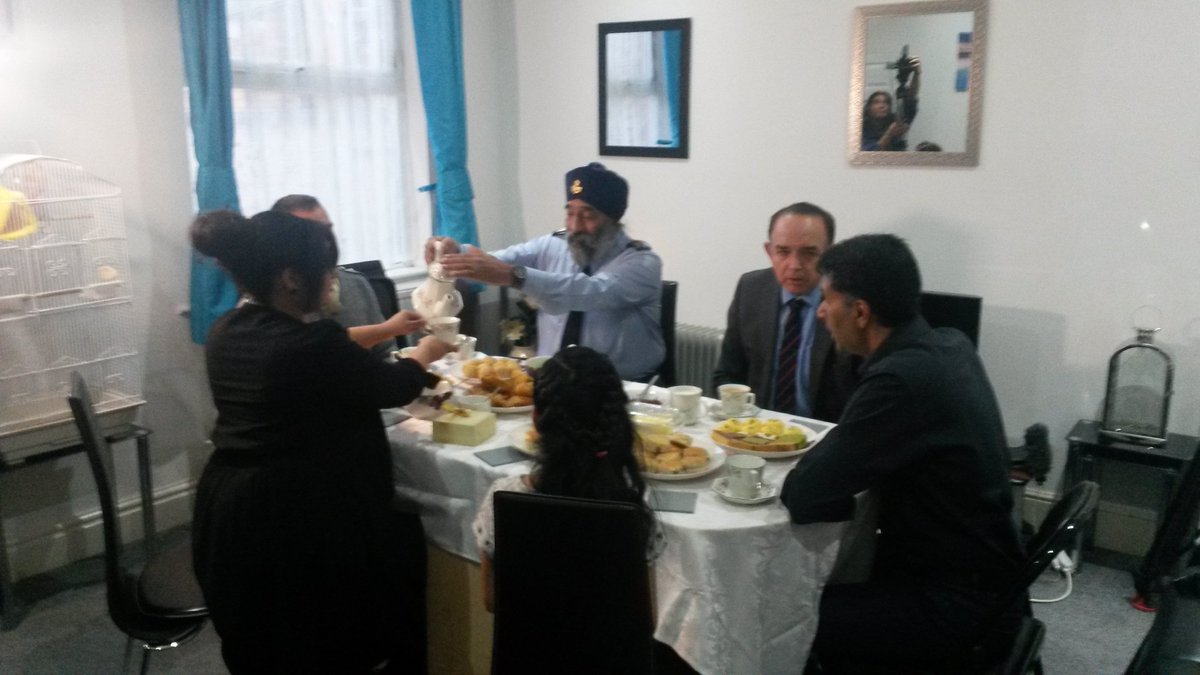 SPCLeicester's tweet photo. Lord Bourne joins the forces for tea with the Sameja family #InterFaithWeek #IFNetUK @7thRats @158RegimentRLC @DefenceHQ @lordnickbourne https://t.co/K20JOGu6Kw