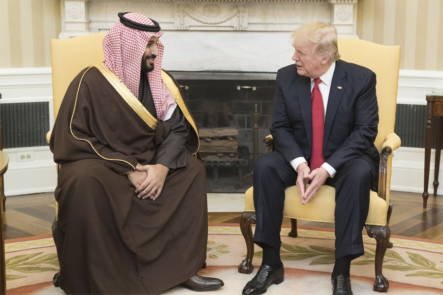 La_Directa's tweet photo. #Directa442 | L’Air Force One de Trump va ser el primer avió que va enllaçar en vol directe Riad amb Tel-Aviv. A totes dues capitals, un mateix missatge: el vostre enemic és el meu, l’Iran https://t.co/yJRyNMQxFy Anàlisi de @joanrourav sobre l'escenari de tensió al Líban https://t.co/v8rW3mc6Wm