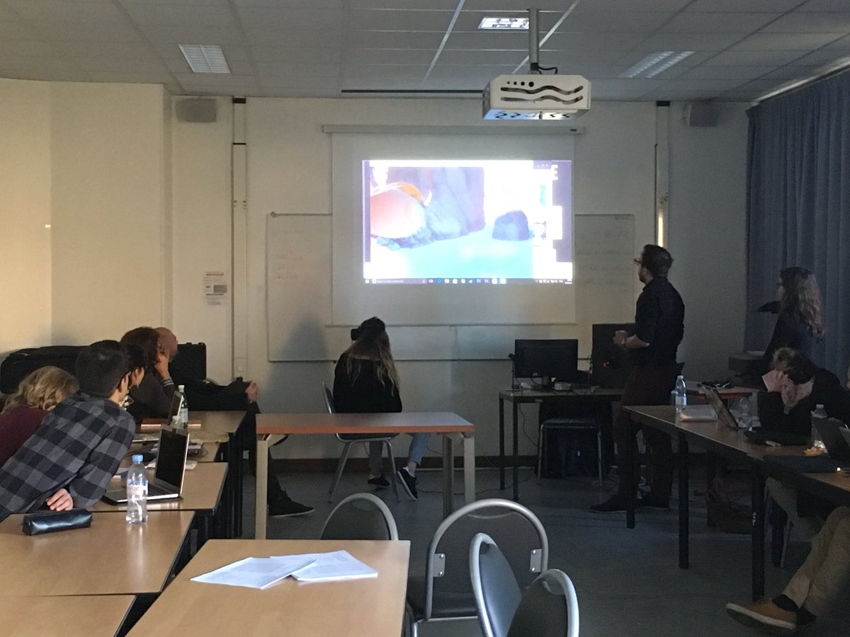 MasterDNHD's tweet photo. Jeu collaboratif entre les M2 avec le casque #VR. https://t.co/4MJSJlS5iK