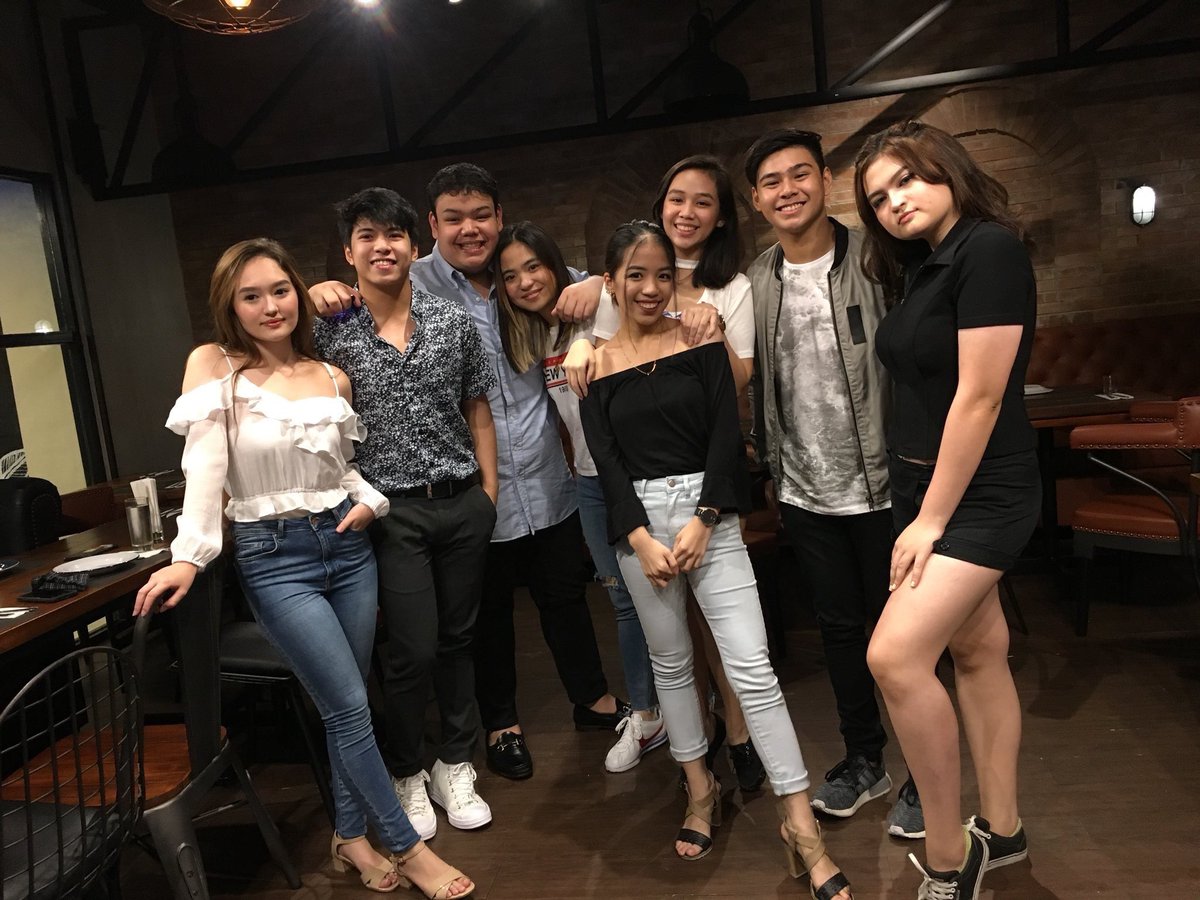 cestbonne_'s tweet photo. dàmn, these bulilits grew up sooooo fine!! 💯 we’re so happy to see you guys together again ❤️ Cheers to 12 years of friendship and moooorrreee!!
#RealestSQUAD https://t.co/cw5Oq8eF5a