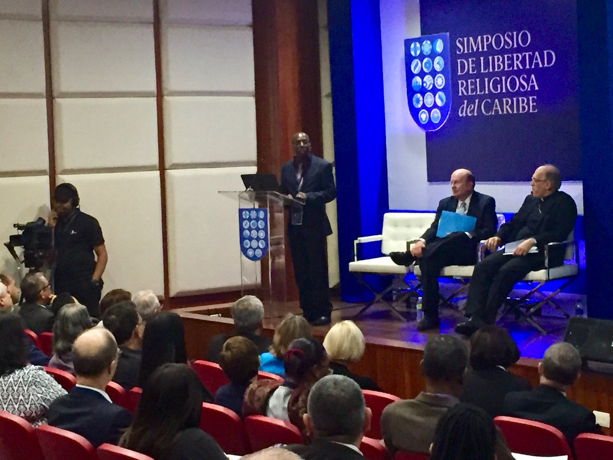 SimposioDRC's tweet photo. El pastor Garry Harriott, secretario general del Consejo de Iglesias de Jamaica, presenta la realidad de la religión, su riqueza y diversidad en Jamaica. #LibertadReligiosa #SimposioLRC https://t.co/LQAmvXQwj2