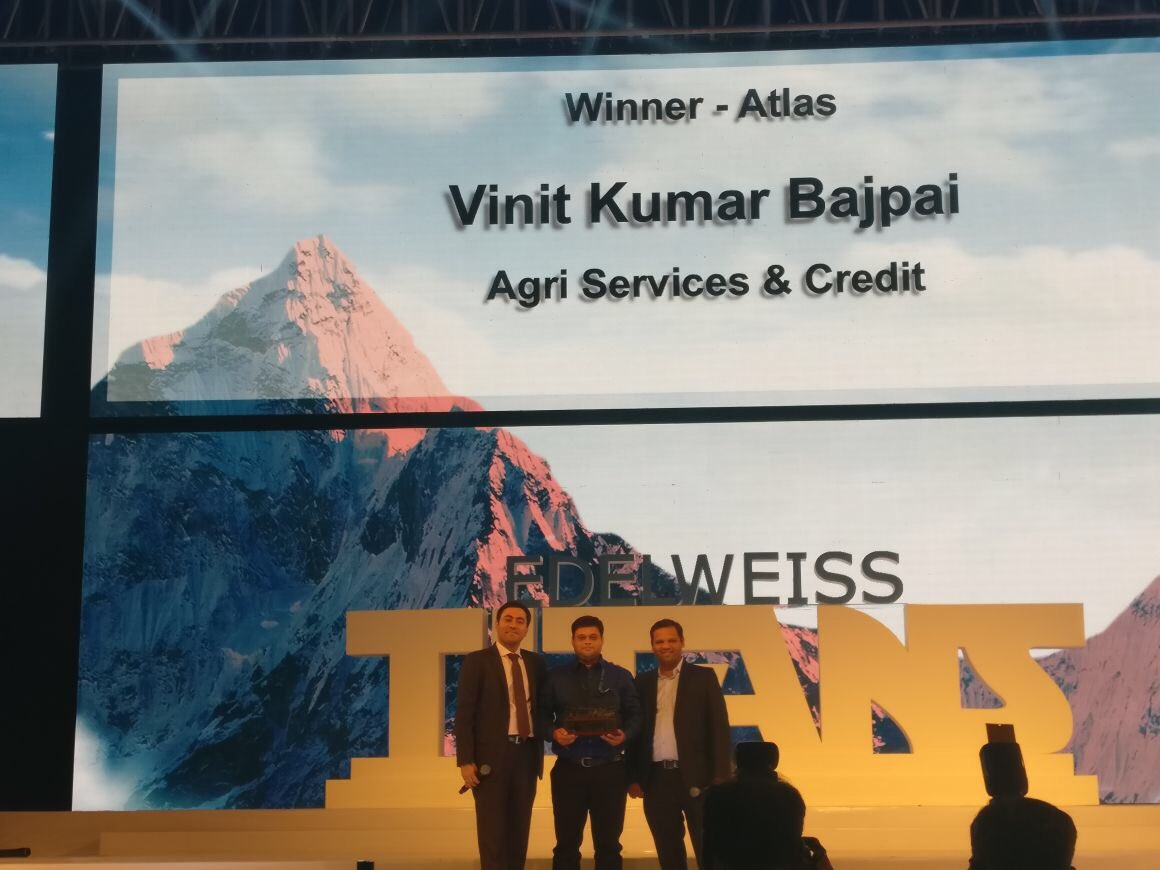 EdelweissFin's tweet photo. The next in the line for applause are People TITANS 2017. Many congratulations to the winners Gaurav Raizada, Vinit Bajpai, Dipankar Dutta, Jinesh Shah, and Riyaz Marfatia! #BeUnlimited https://t.co/3EwWIqHJBW