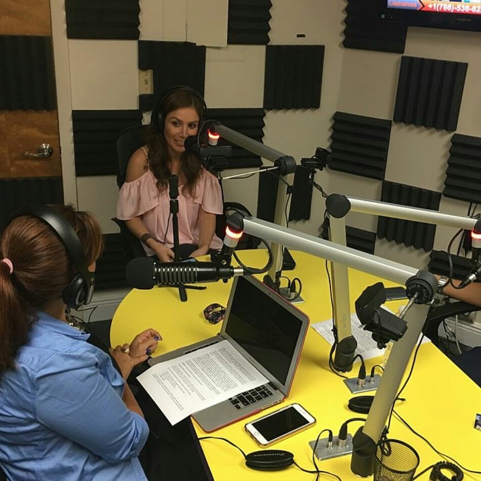 monoqueopina's tweet photo. Hoy hablaré con Adriana Rozo en el programa #lahoradeemprender por La Voz 98.7 FM de Miami, de 3 a 4 PM.
#franquicias #Miami #Latinoamérica https://t.co/ZUEbDVSMS7