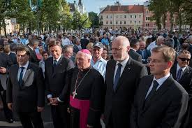 mihamale's tweet image. times.si/slovenija/boru… "... po njegovem mnenju so bile volitve povsem legitimne." radio.ognjisce.si/sl/196/sloveni… #RKC hudič se rokuje s Pilatom. Sladek je denar, kajne.