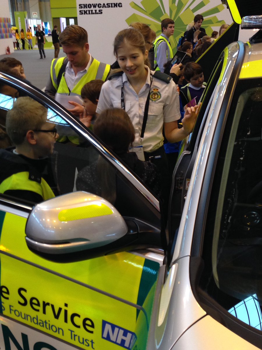HealthCareersUK's tweet photo. Massive thanks to all our ambulance services on #bluelightday, especially @OFFICIALWMAS for inspiring the next generation #skillshow2017 https://t.co/yXqyOoOoIr