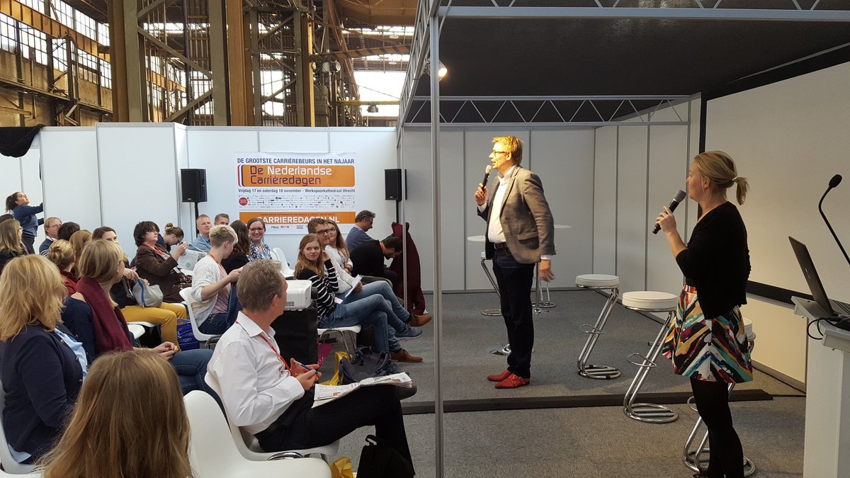 Veel belangstelling voor de workshop Werken bij de gemeente tijdens de #carrieredagen. Maarten en Eline onderzoeken de vooroordelen en tackelen ze 1 voor 1.  Op naar het Gemeenteplein voor toffe vacatures! @hsinnema @ElineKooijman <a href="/AenOGemeenten/">A&O fonds Gemeenten</a> .nl
