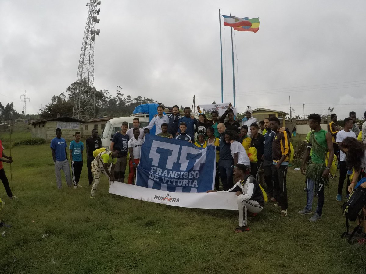 jordireigfisio's tweet photo. Entrega de material deportivo y de fisioterapia de mano de @run4ethiopia con la colaboración especial de @ufvmadrid ! Que buen programa  el de #Maratonman @RaulGomez82  que dio difusión a este proyecto solidario https://t.co/yEE4fq21T1