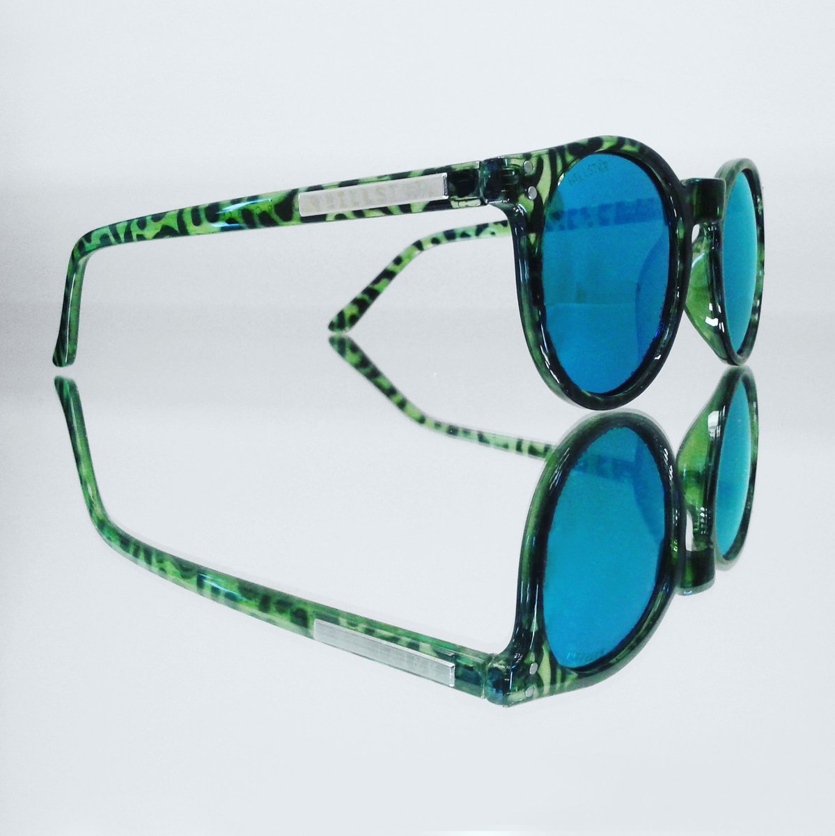HillstarCo's tweet photo. ...stunning reflections
👓 #Beachclub - Green Tortoise &amp; blue lenses
https://t.co/tANcX9QJqk
#eyewear #hillstarco #sunglasses #aroundtheworld https://t.co/48Fp7UANFF