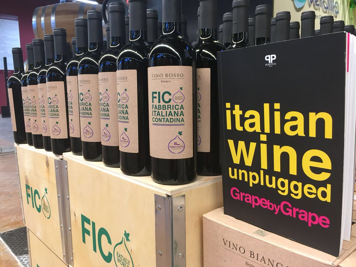 ItalianWineBook's tweet photo. Here’s to a great week 🥂and a fantastic #bagnodifolla at @eatalyworld in #Bologna! Officially inaugurated on Nov 15 it's now open for business! You will find #ItalianWineUnplugged at the Bottega del Vino FICO @Fontanafredda_ ! #FICOopening #winebook #nativegrapes @steviekim222 https://t.co/1q1JxUgfSQ