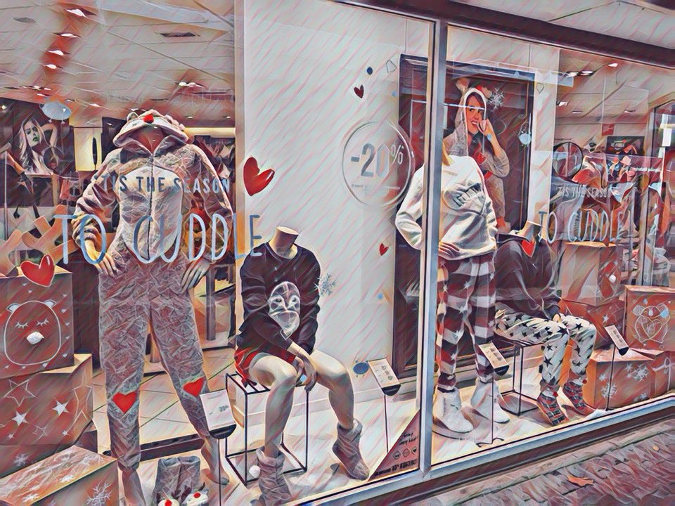 Let’s stay in pyjamas all day❄️ #HKMVM #amsterdam#2425