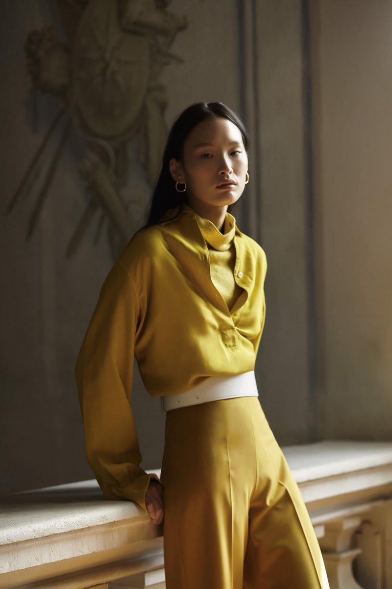 BookModaMag's tweet image. Book Woman n.18 #editorial 💥💥
@ANTEPRIMA_WORLD #belt Angelo Marani #pants The Gigi #shirt Liviana Conti #turtleneck @tousjewelry #earrings
#photo by Federica Simoni #styling by Caminito Gasparro #editorial #bookmoda #bookwoman