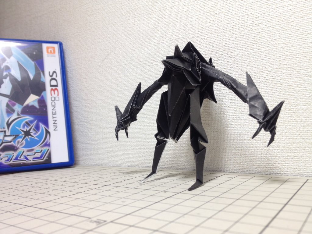 Doppen A Twitter 折り紙でポケモンサンムーンの ネクロズマ を折りました 複合二枚です ホイル紙を黒く塗った方が見栄えは良くなると思います