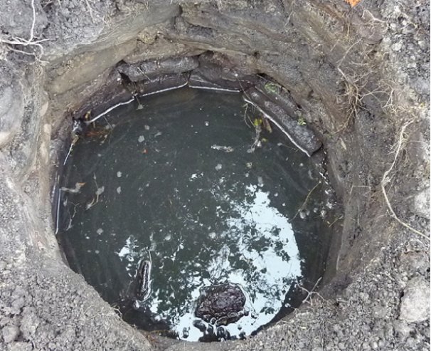 Geoinvestigate's tweet photo. Caller tells Helpline that house sale fell through at "11th hour" because a #mineshaft is identified beneath house by the buyers #CoalAuthority #minesearch. Geoinvestigate #deskstudy identifies additional very shallow #coalworking hazard. Exploratory #coaldrilling to follow. https://t.co/VG6e1WFLff