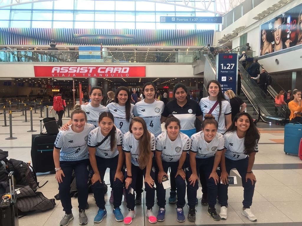 FutsaldePrimera's tweet photo. Buen viaje chicas!!! La selección Argentina femenina está viajando hacia España con vistas al Mundial. ⚽🇦🇷⚽🇦🇷 https://t.co/1cLhWCkaFJ