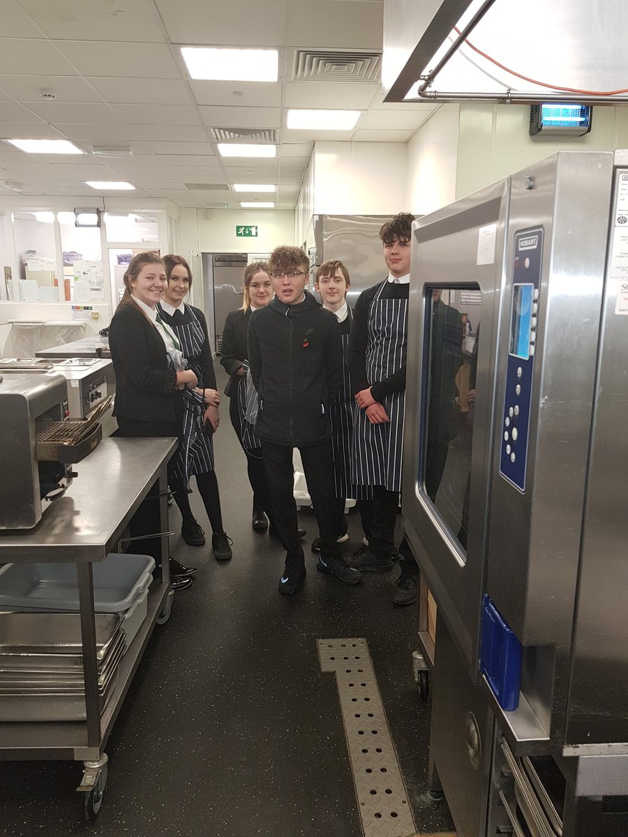 STKHFTdepart's tweet photo. Some of our S5 SFW working in the industrial kitchen #equipment #combioven https://t.co/yxgJ36lewj