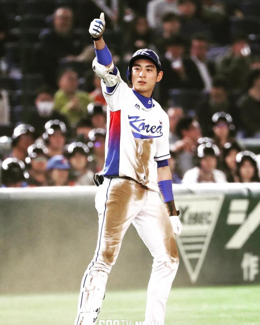 minaheroes's tweet photo. ジョンフ... 親指を出す自信 https://t.co/X0f2csrtGD