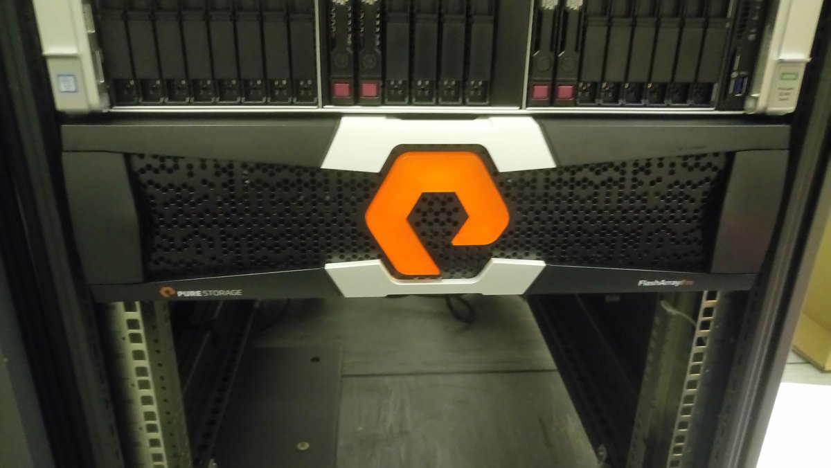 AdamAGITUK's tweet photo. Oh my dear god thats hot! @PureStorage @Servium_Ltd @philbarker82 https://t.co/94mkUrX05u