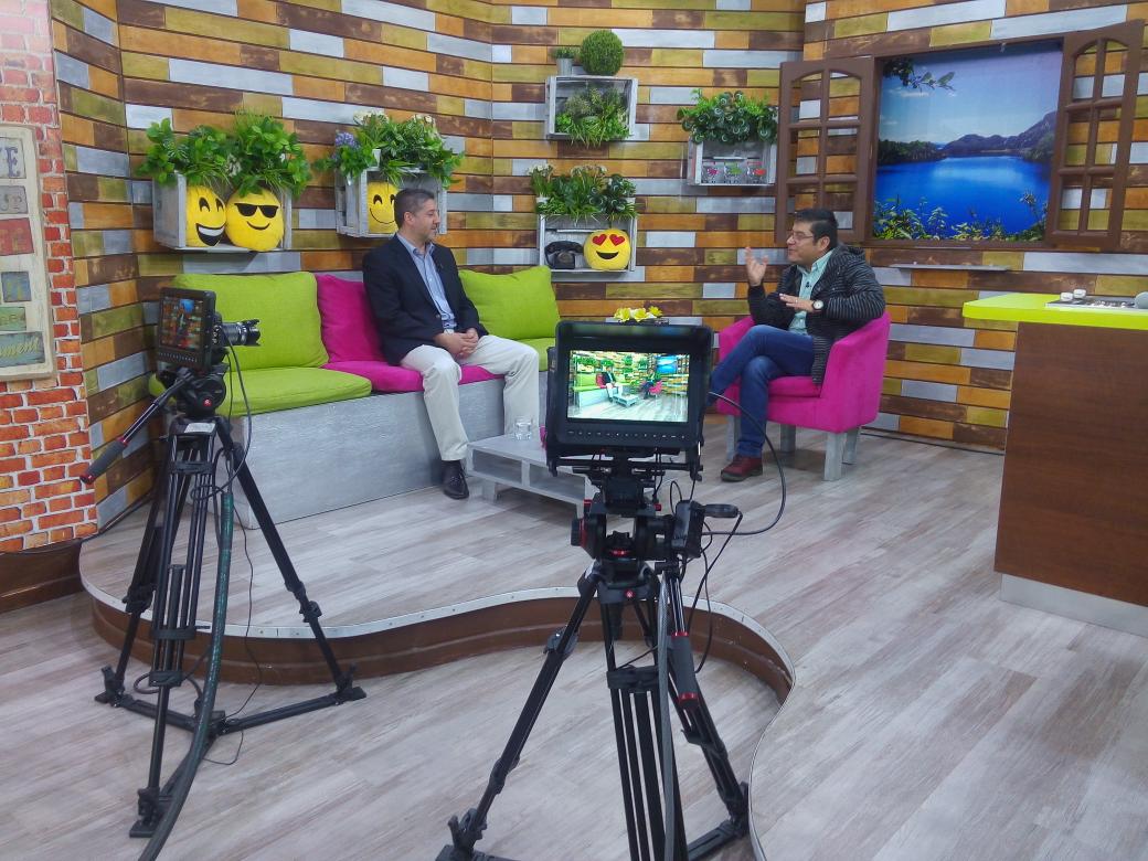 aguasaraucania's tweet photo. Nuestro Jefe Corporativo de Proyecto, Diego Parada, conversa a esta hora en #ElMatinalDelSur sobre las distintas plataformas de pago del servicio #EstoEsPorTi https://t.co/BQU6hx9KgT