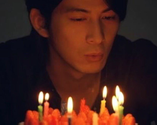 winter11v6's tweet photo. 大好きな岡田くん😍お誕生日おめでとうございます🎉🎊🎂✨❤️
37歳の岡田くんはどんなことを見せてくれるかな〜
すごく楽しみです❤️いつものように応援するから、いろいろ沢山見せてください！
もっともっと元気で笑いながらステキな一年になりますように✨
#岡田准一 #岡田准一誕生日祭り #V6_bd https://t.co/ThsiiKpqZe