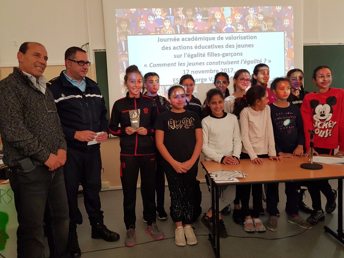 College_Jaubert's tweet photo. L'équipe de football féminin du @College_Jaubert entraînée par M. Jebabli a reçu un prix lors de la journée académique de valorisation des actions en faveur de l'égalité Filles-Garçons. La 5ème Engagement-Citoyenneté, les JSP et la Cordéee de la Réussite aussi été très applaudis. https://t.co/OBpCVOm93t
