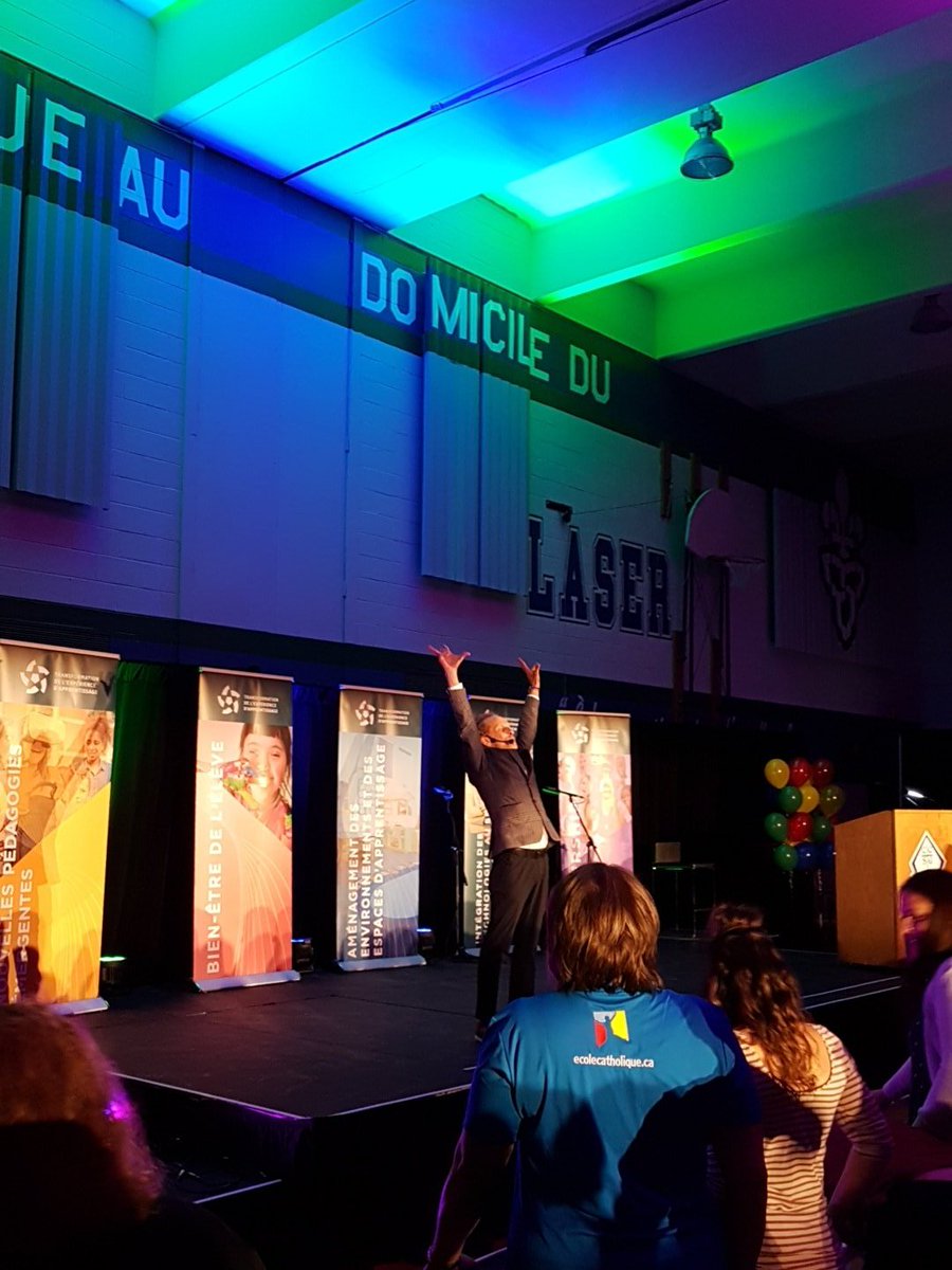 Melissap40's tweet photo. Une superbe de conférence faite par M.Carol Allain #bienetre #generationZ #JPCECCE https://t.co/h1hy2d3H7L