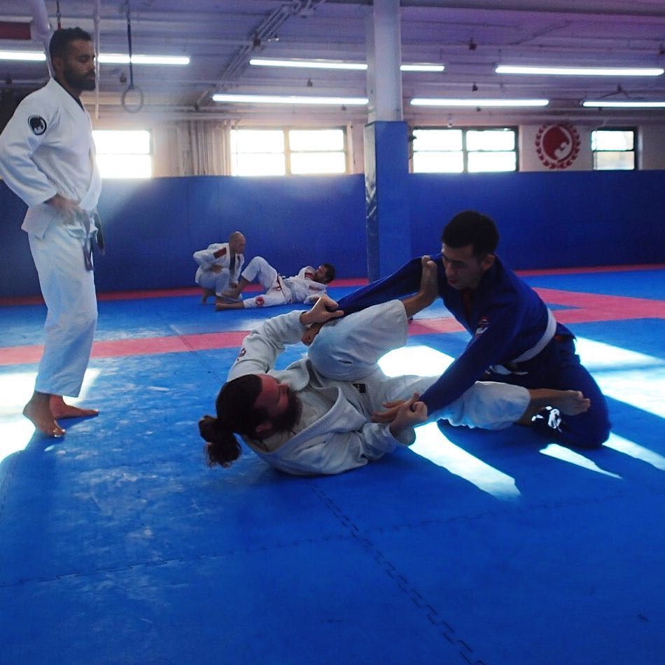 RGAQueens's tweet photo. The early bird gets the worm ... TGIF ! Whose ready for 7AM BJJ?
#renzogracie #renzogracieastoria #bjj #bjjfam #brazilianjiujitsu #lifestyle #adultbjj #adultgi #jiujitsuévida https://t.co/rQ9Gi0fmXq