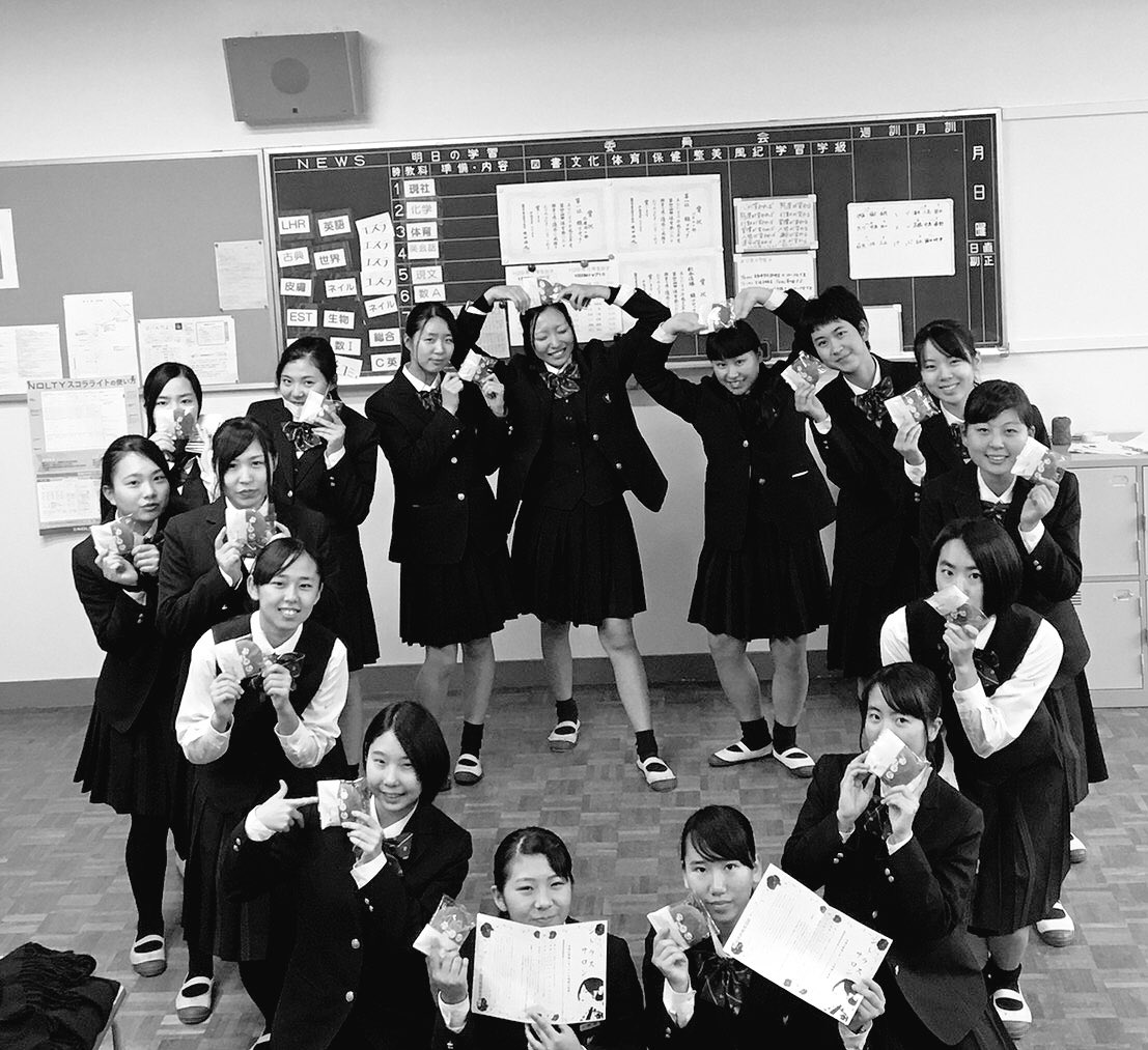 joyo_est36's tweet photo. 今日はクラス全員で12月7日にある
シトラスサロンのビラ配りに5時間目を使って行きました✌️

明日の最後のオープンスクールはクラス全員で参加😳みんなで頑張ろう💪 https://t.co/30EAAo93xS