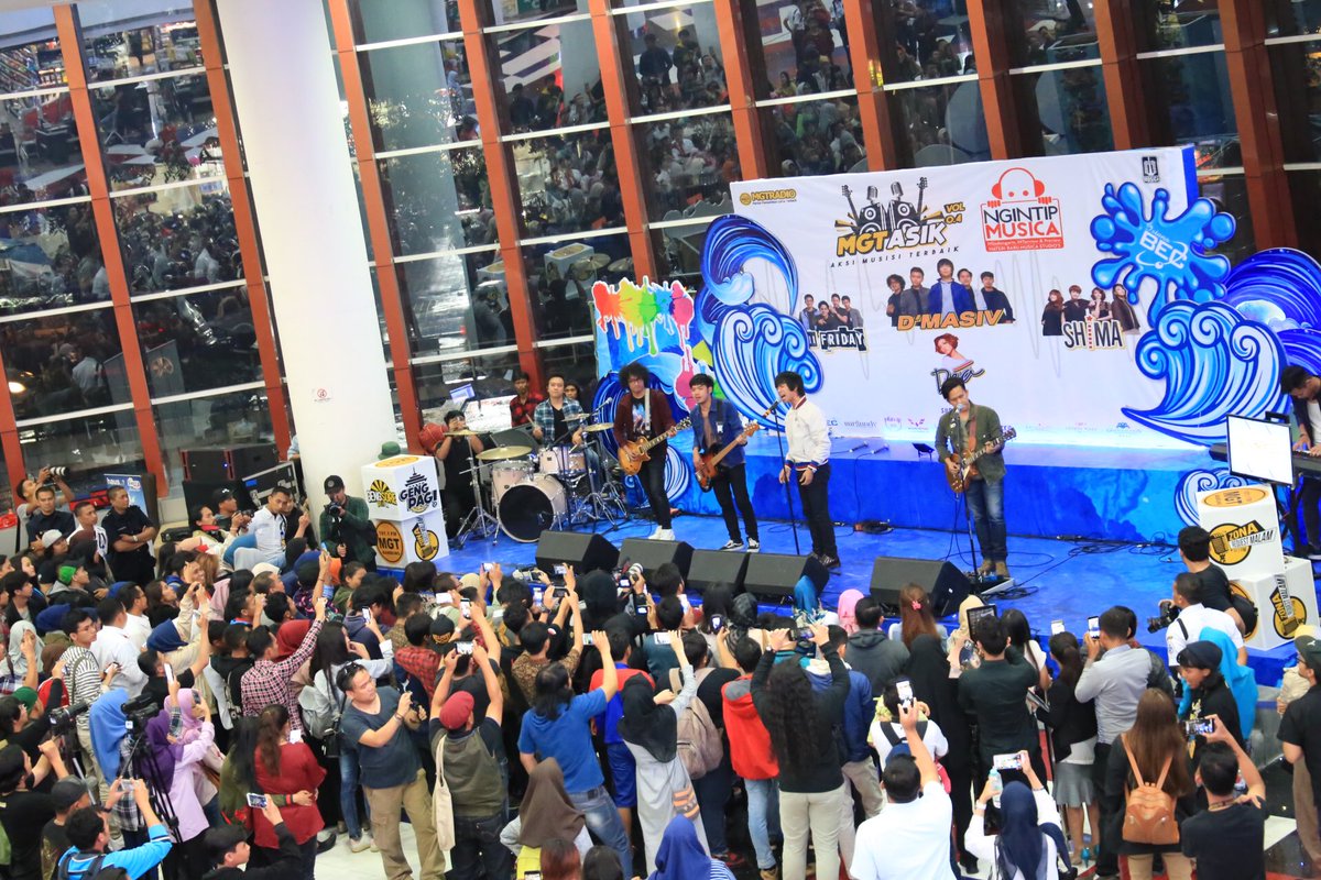 MusicaStudios's tweet photo. #NgintipMusica Vol. 2 @DMASIV Bandung https://t.co/rnymg1sx9h