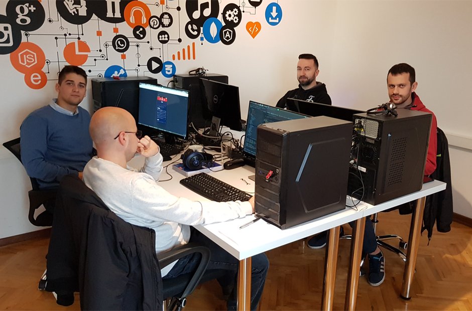 EmisiaNet's tweet photo. Ponosni smo što se naša kompanija širi i van granica Kragujevca. Od sada deo Emisia tima možete postati i u našoj novoj kancelariji u Smederevu. Nastavljamo vredno da radimo i da osvajamo svetsko tržište.
#Emisia https://t.co/9C3bKsfGLt