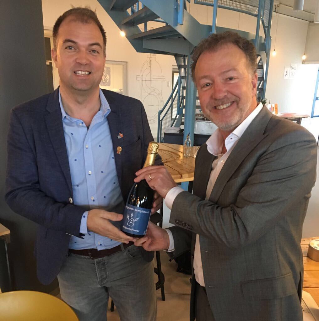 RBongenaar's tweet photo. Mijn compliment is voor Frans van Hall #DeHall in Woerden. Prachtig bedrijf met visie op #duurzaamheid en arbeidsparticipatie. #HorecaPower https://t.co/4CJYuG7T5h